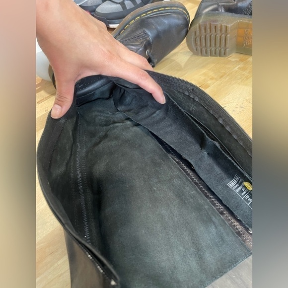 Dr. Martens Women  Smooth Black Leather Knee High  Boots Sz 8 - Picture 10 of 13